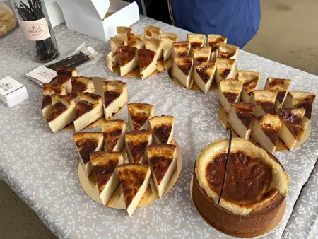 Inauguration de l'esplanade Charles de Gaulle - Mériadec - février 2026 - Parts de flans Vanille Lina